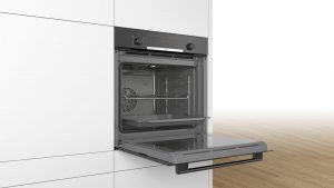 Lò nướng Bosch HBS534BB0B phù hợp với hầu hết không gian bếp 