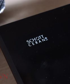 Mặt kính Schott Ceran cao cấp bậc nhất thế giới của Đức được tích hợp trên Bếp từ Bosch PID631BB1E với khả năng chịu lực, chịu va đập, chịu sốc nhiệt lên đến 800°C . Đồng thời mặt kính có khả năng chống bám bẩn, mang lại tính thẩm mỹ cao, giúp nổi bật thêm cho không gian bếp của bạn.