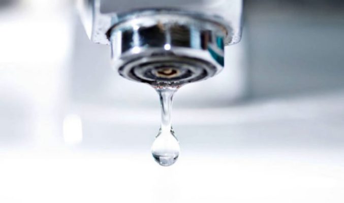 Tại sao máy lọc nước chảy chậm? Nguyên nhân và cách khắc phục