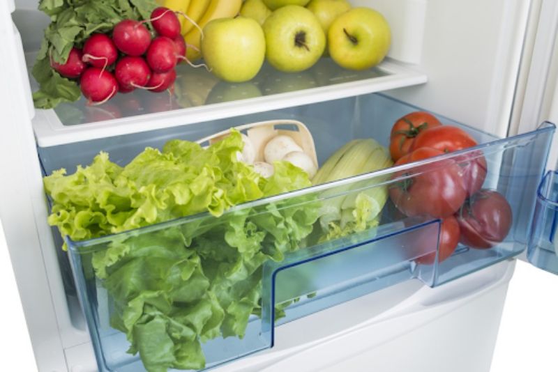 Không nên để rau trong tủ lạnh quá lâu