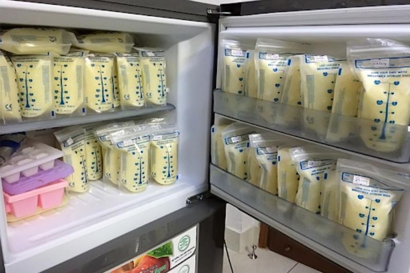 Cách bảo quản sữa mẹ trong tủ lạnh an toàn đúng chuẩn 