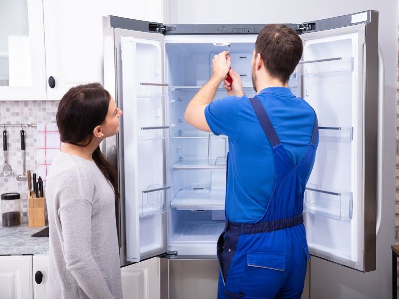 Liên hệ nhân viên kỹ thuật, không tự sửa chữa tủ lạnh