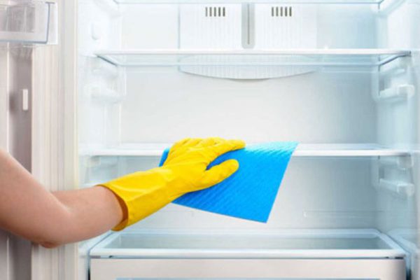 Mách bạn cách vệ sinh tủ lạnh sạch bóng đơn giản tại nhà 